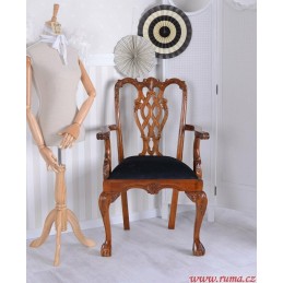 Dřevěné židle v černé barvě
